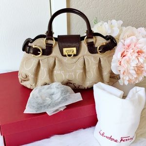🌺Salvatore Ferragamo handbag💋